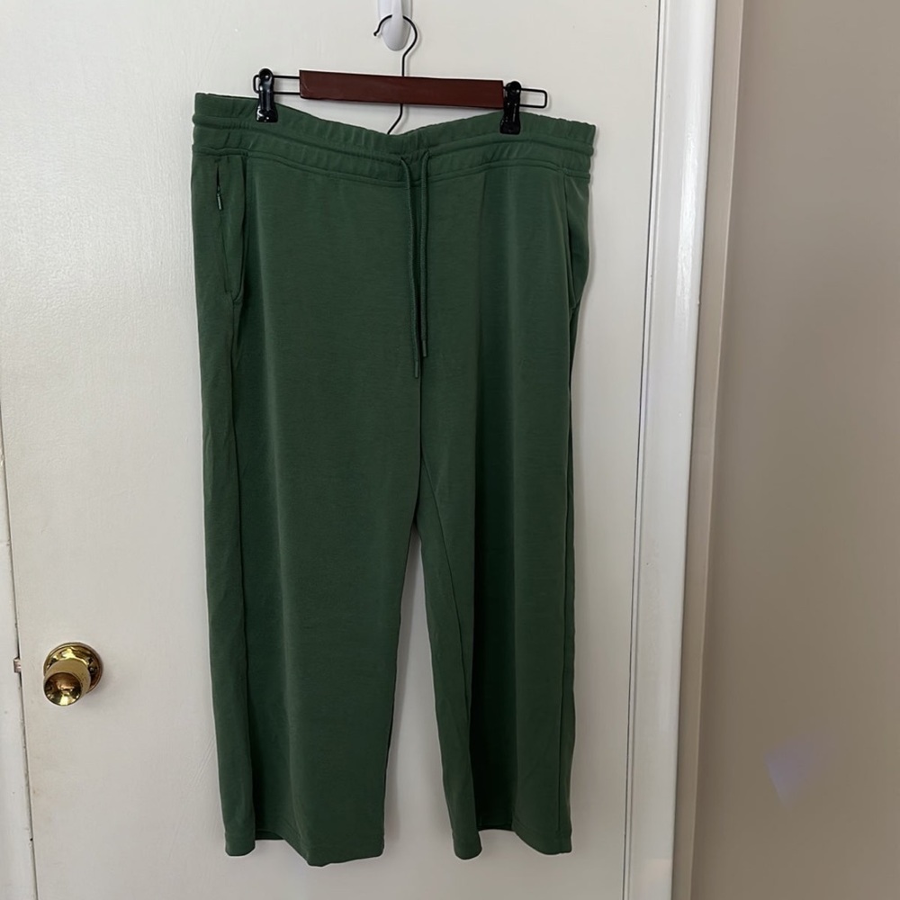 Athleta seasoft straight pant